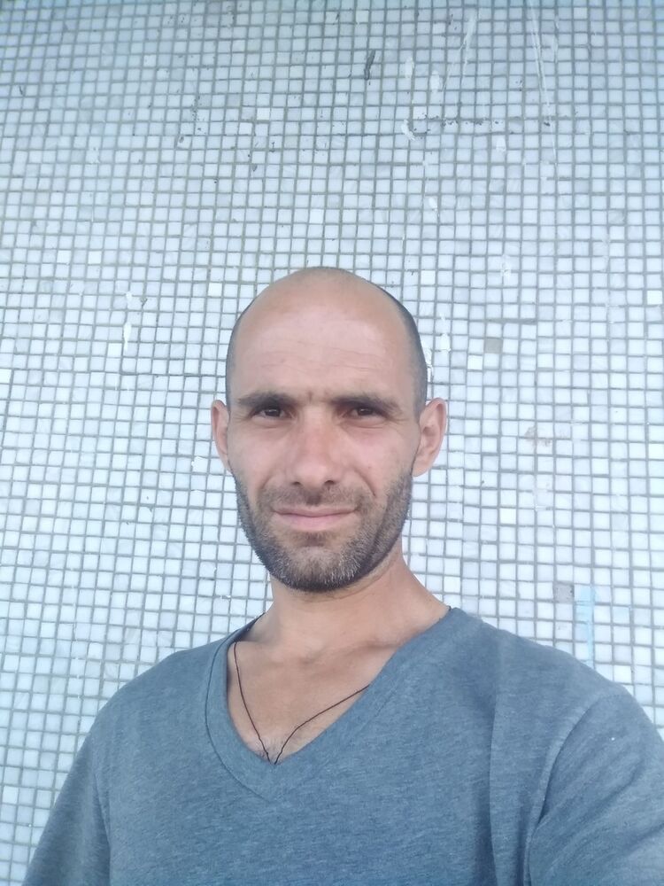  16456841  Viktor, 41 ,    