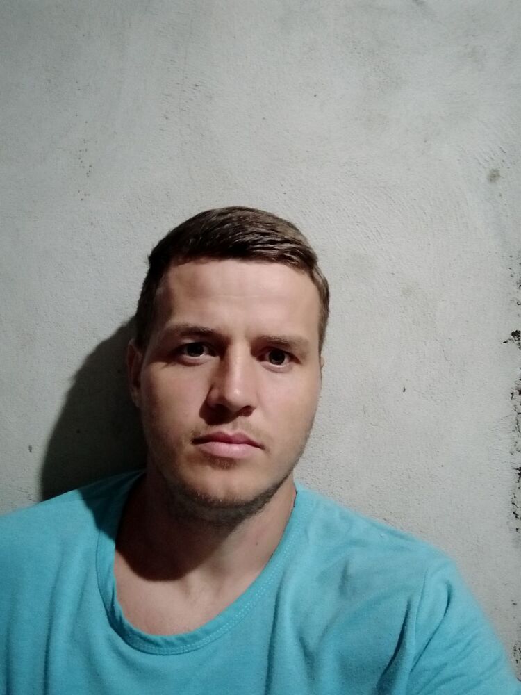  ,   Viktor, 33 ,   ,   