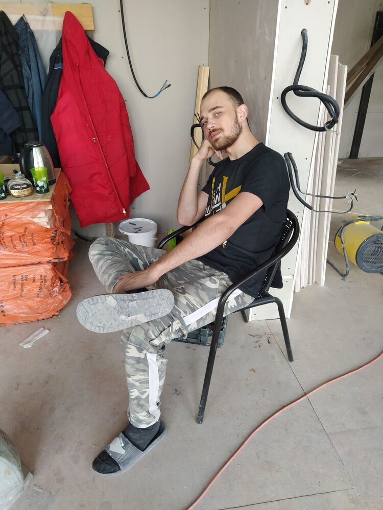  33813211  Ivan, 25 ,    