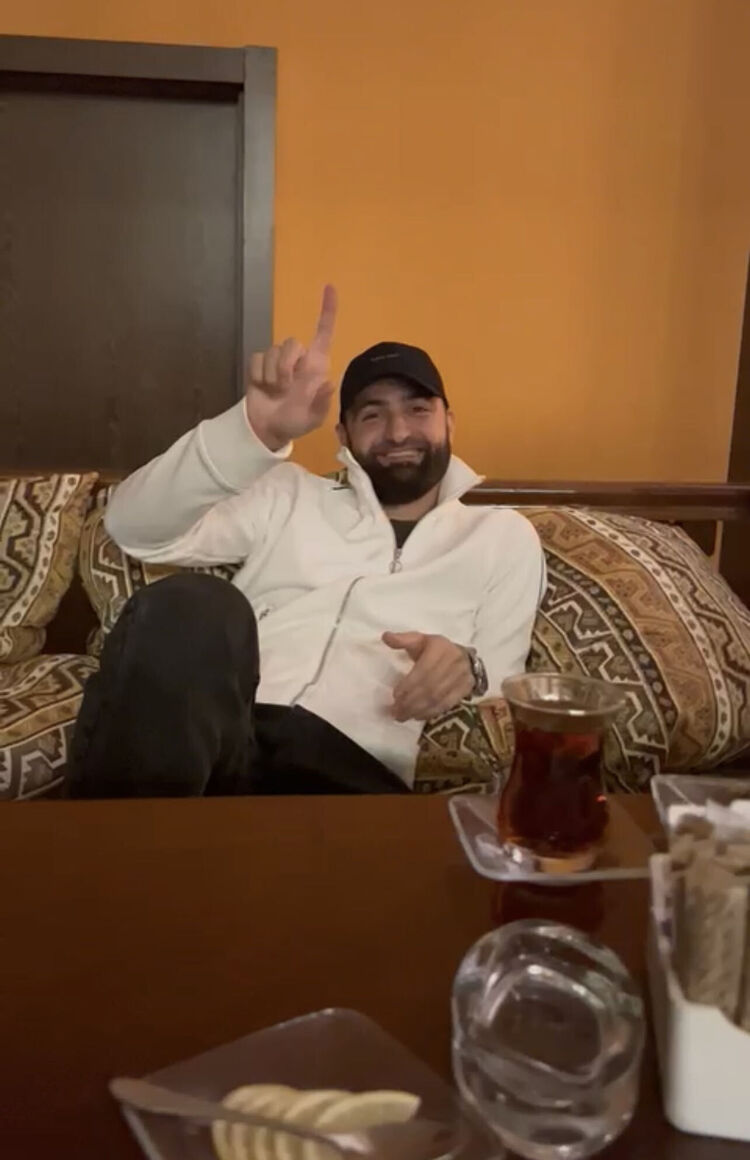  29893091  Raul, 32 ,    