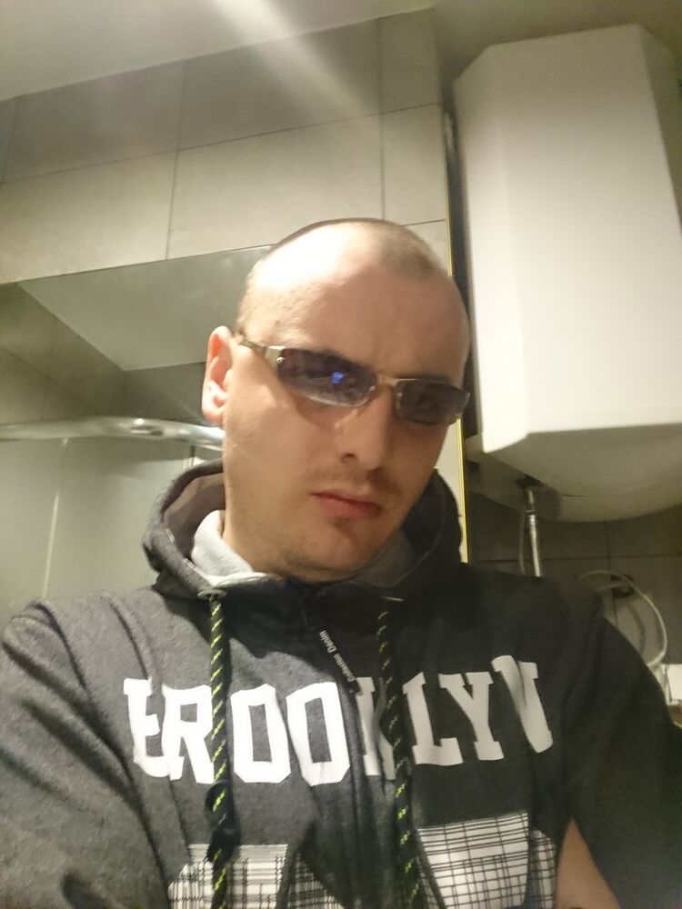  16137511  Tolek Kolos, 32 ,    