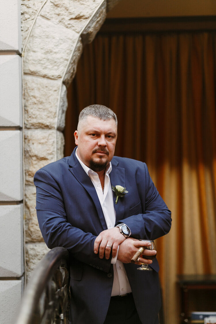  21034661  Sergei, 45 ,    
