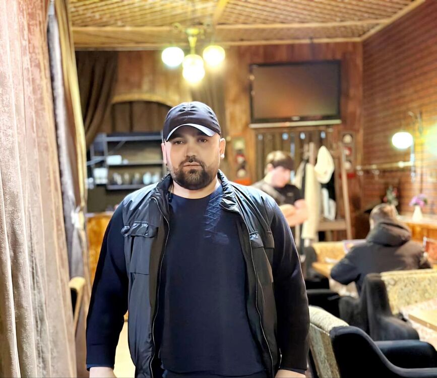  48644271  King, 32 ,    -