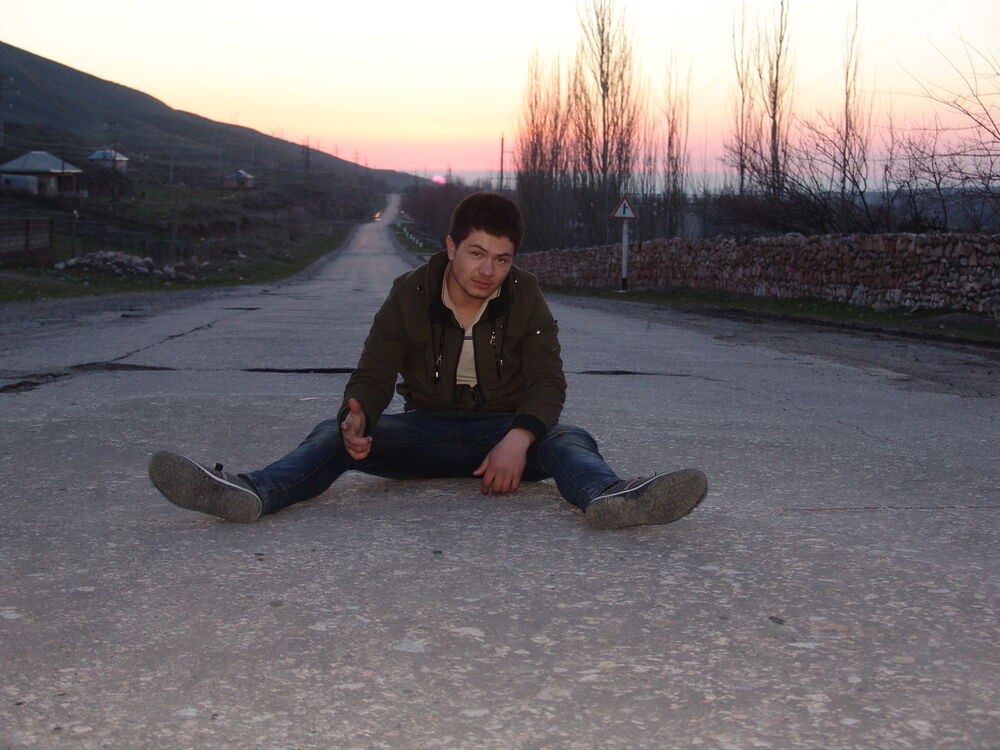  4699331  Doston, 34 ,    