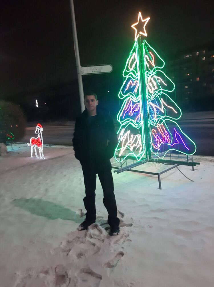  21845041  Viktor, 30 ,    