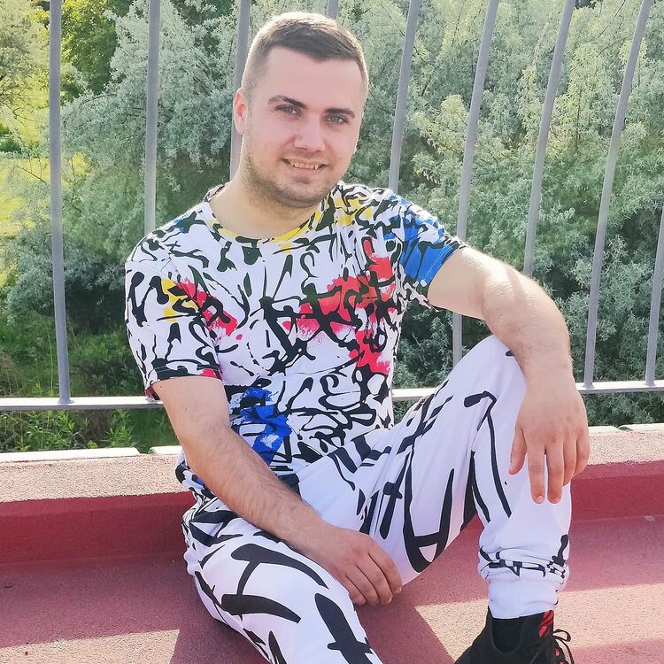  Warszawa,   Max, 32 ,   ,   
