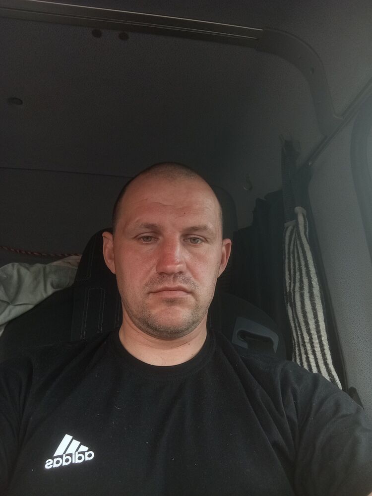 52086321  , 37 ,    