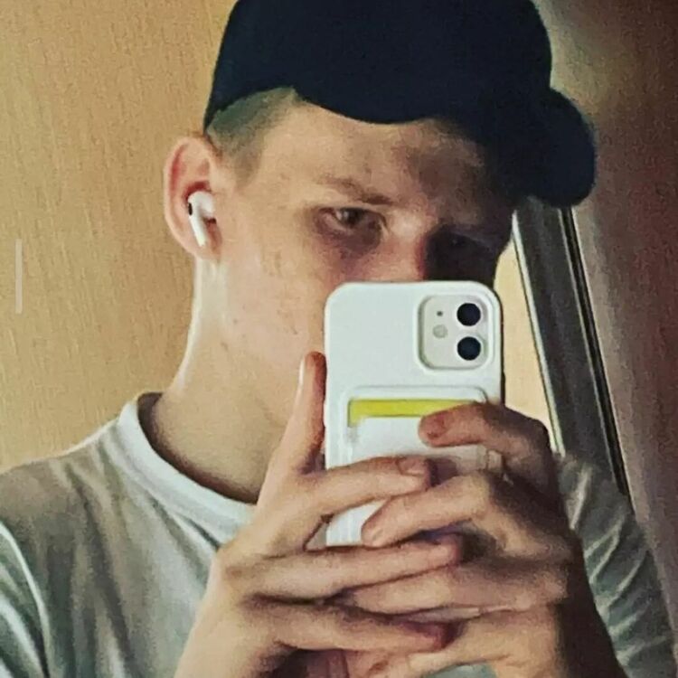  32335191  , 21 ,    