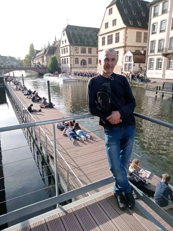  48104061  Oleg, 42 ,    