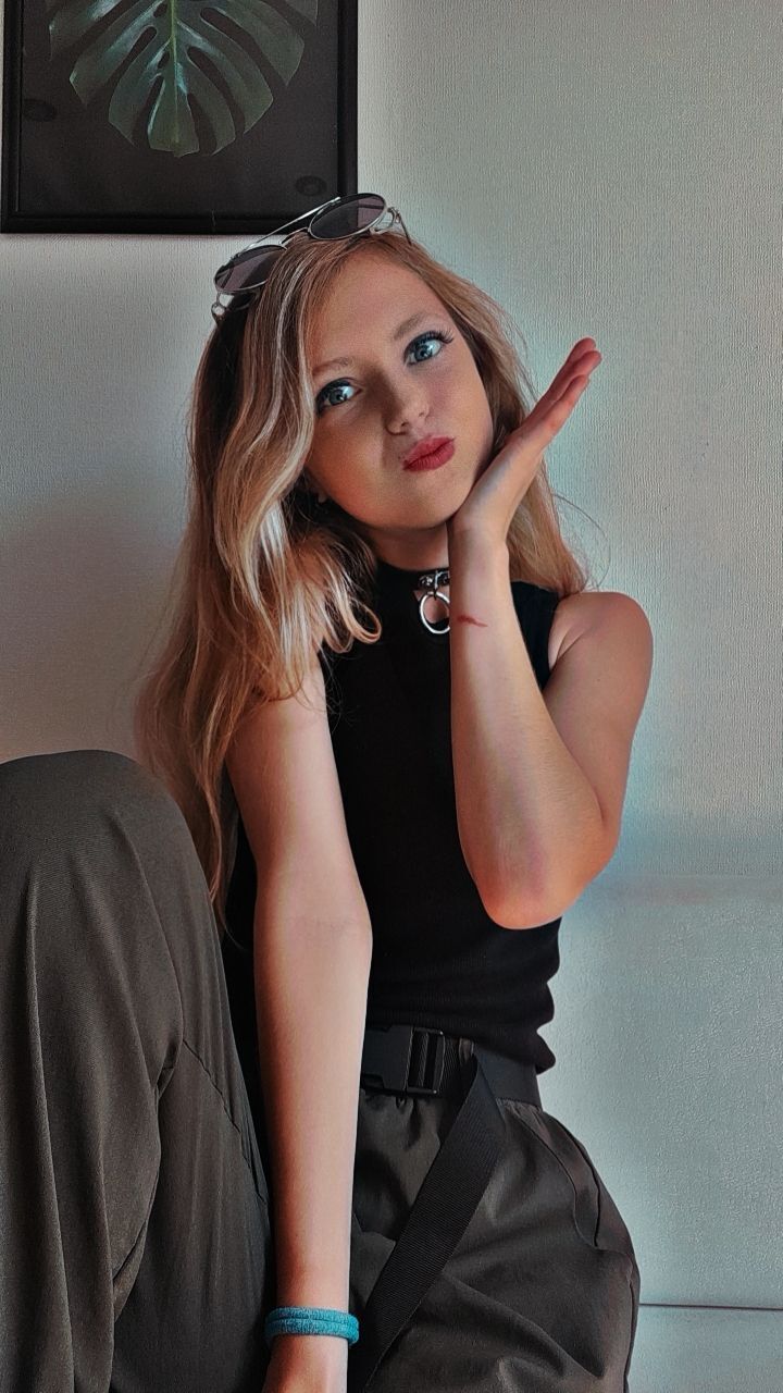  ,   Ekaterina, 19 ,   ,   
