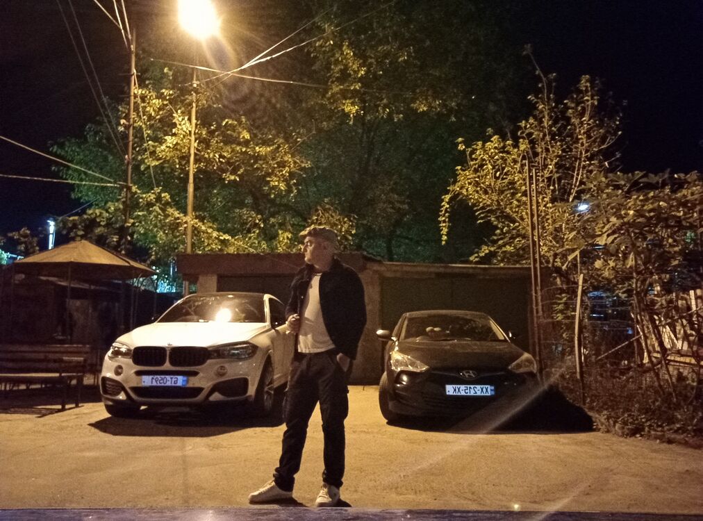  29388571  Zau, 42 ,    