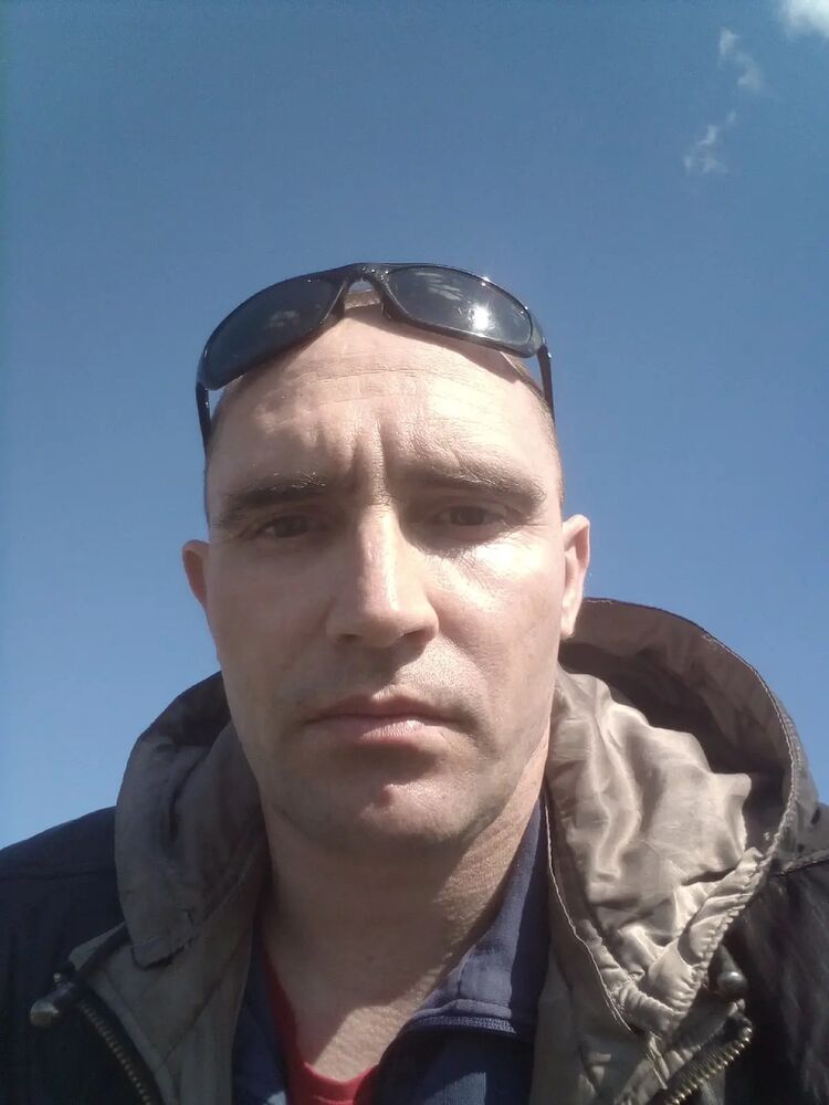  32155381  Konstantin, 40 ,    