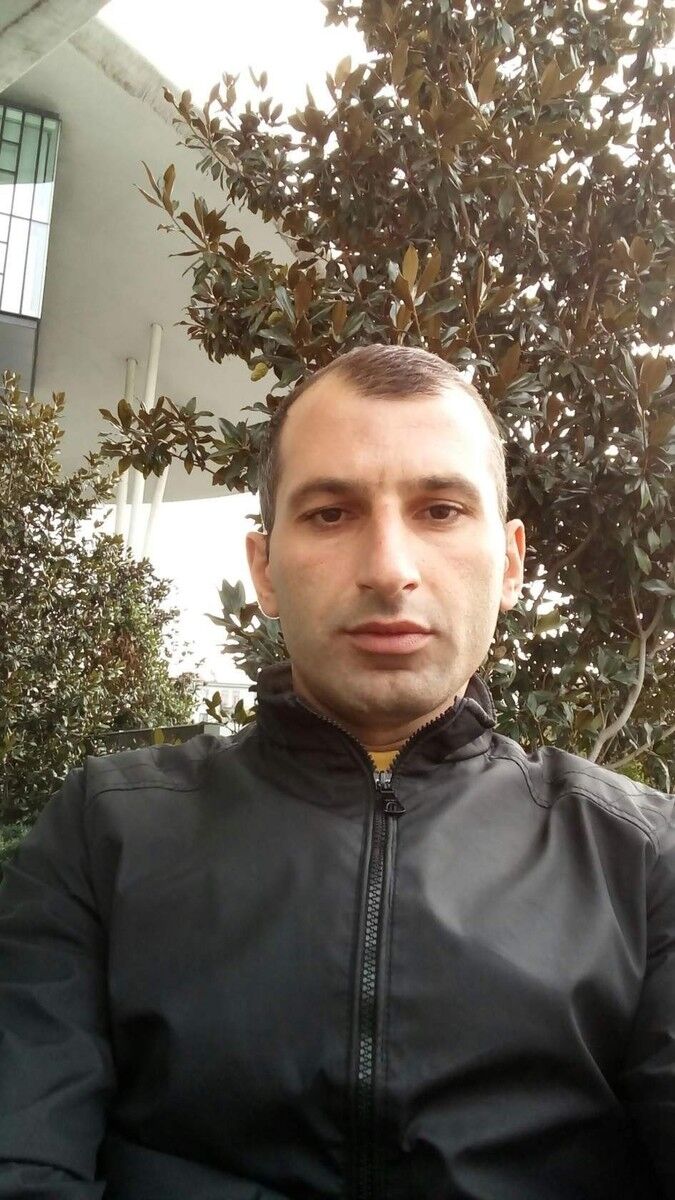  15559641  Gagi Qanava, 42 ,    
