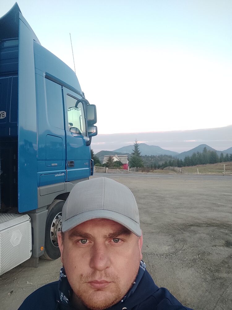  28894471  Oleg, 32 ,    