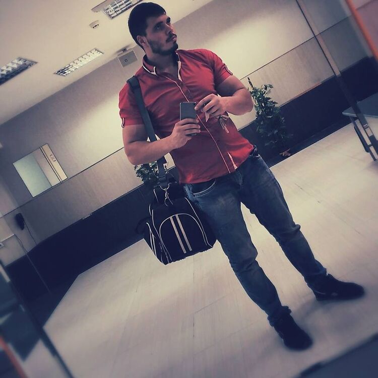  15720221  Denea, 32 ,    