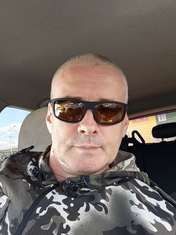  28379801  Viktor, 54 ,    