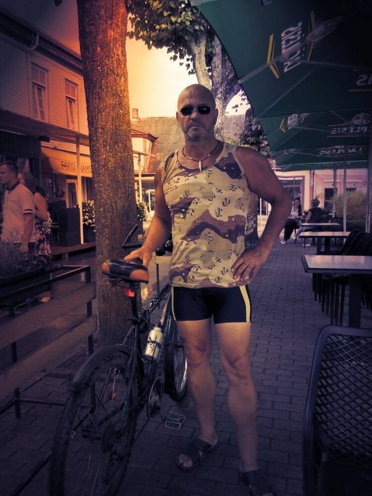  ,   Rolands, 64 ,   