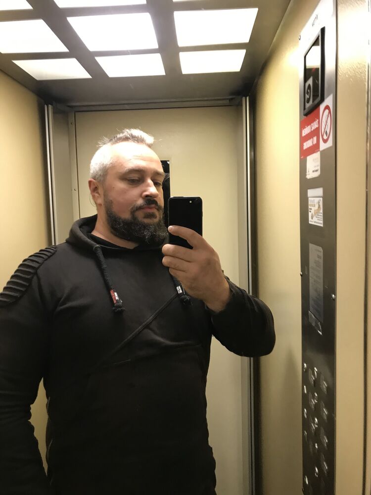  47827321  Vincent Vega, 41 ,    Dejvice