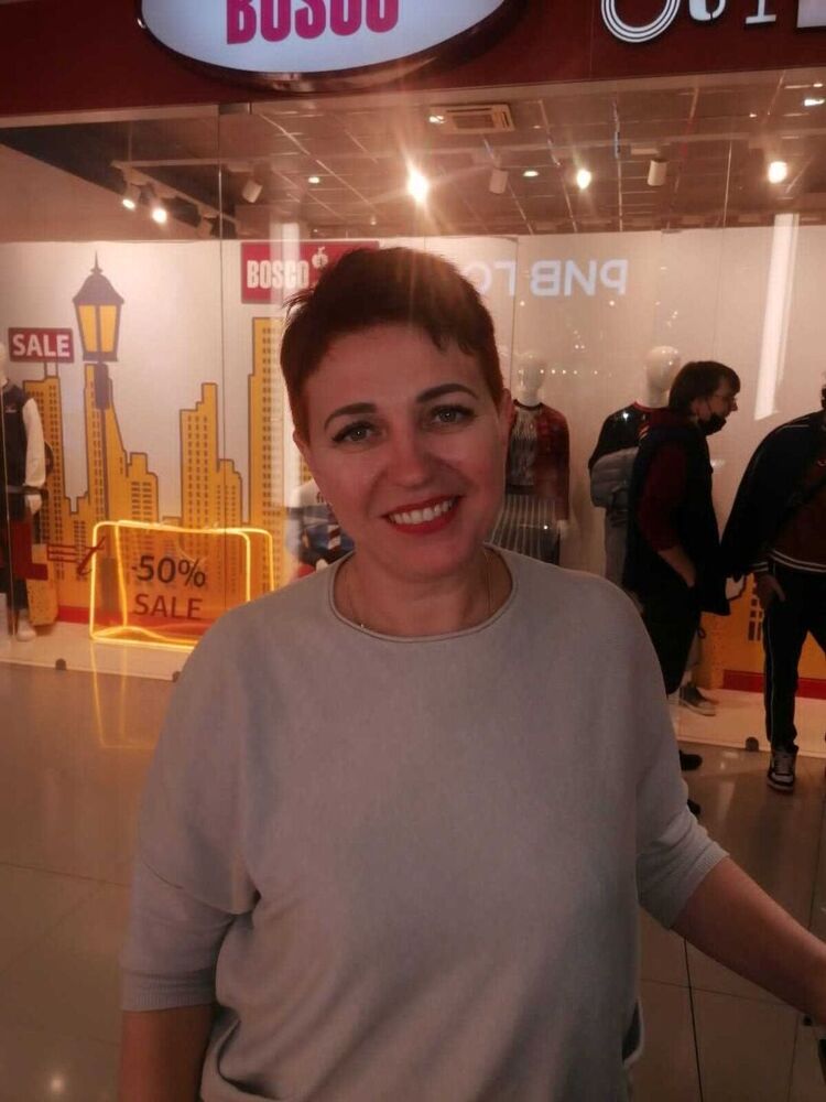  25099231  Evgenia, 49 ,    