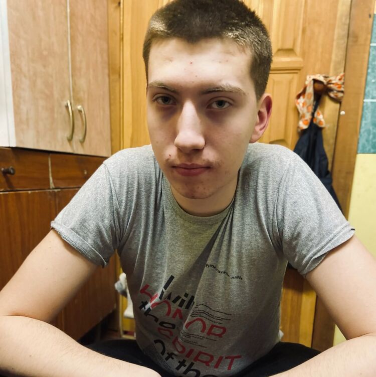  33221011  Denis, 24 ,    