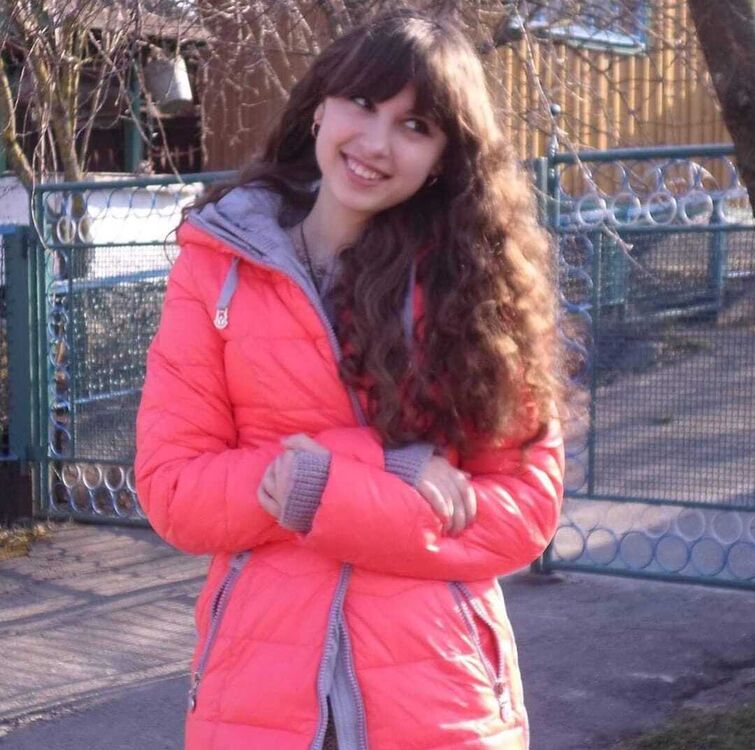  ,   Tallianna, 25 ,   ,   