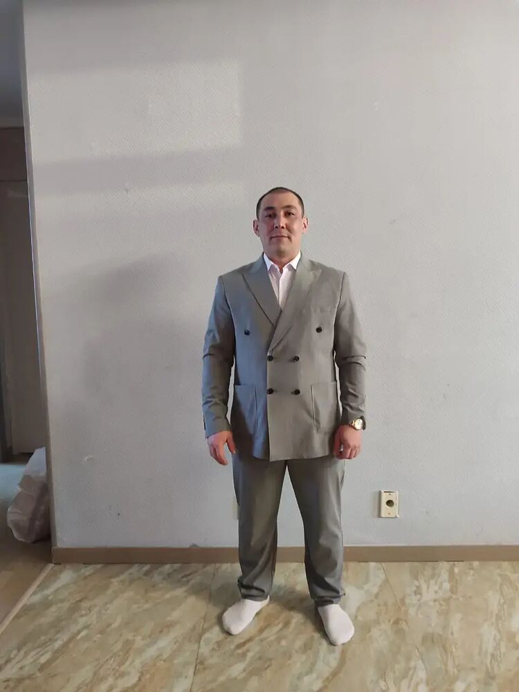  ,   AIbek, 32 ,   ,   , c , 