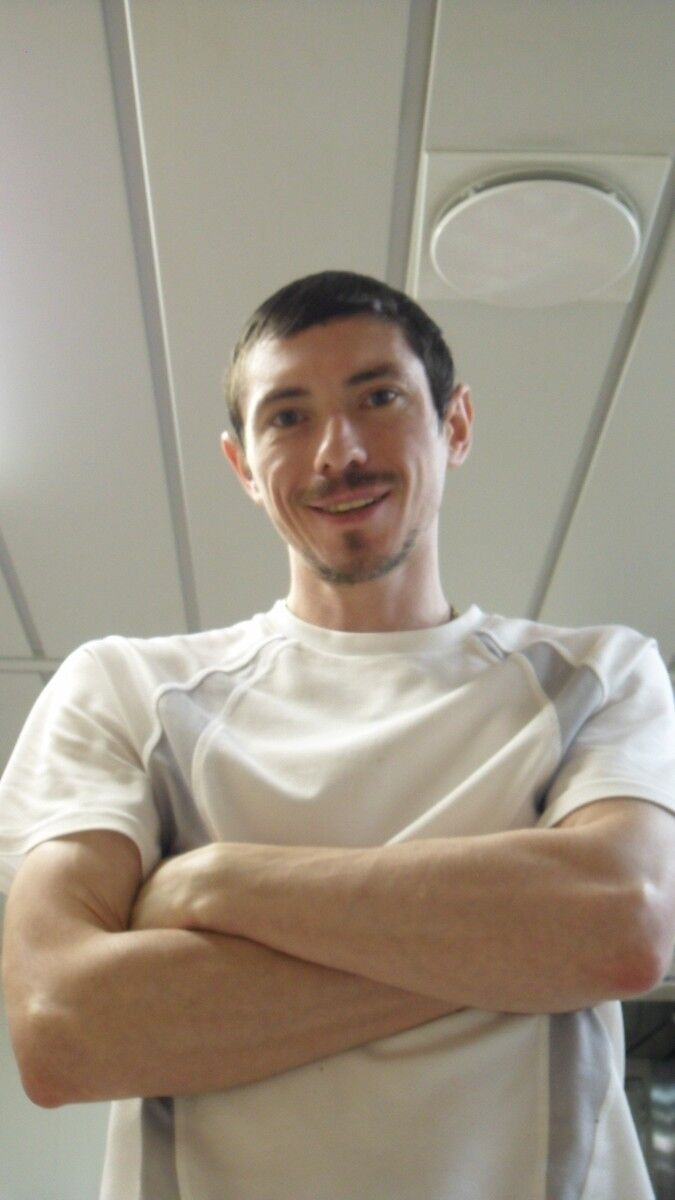  15101561  Artur, 44 ,    --