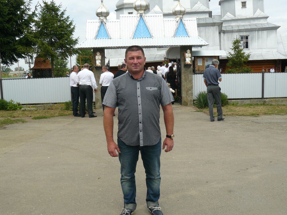  ,   Nik, 51 ,   ,   