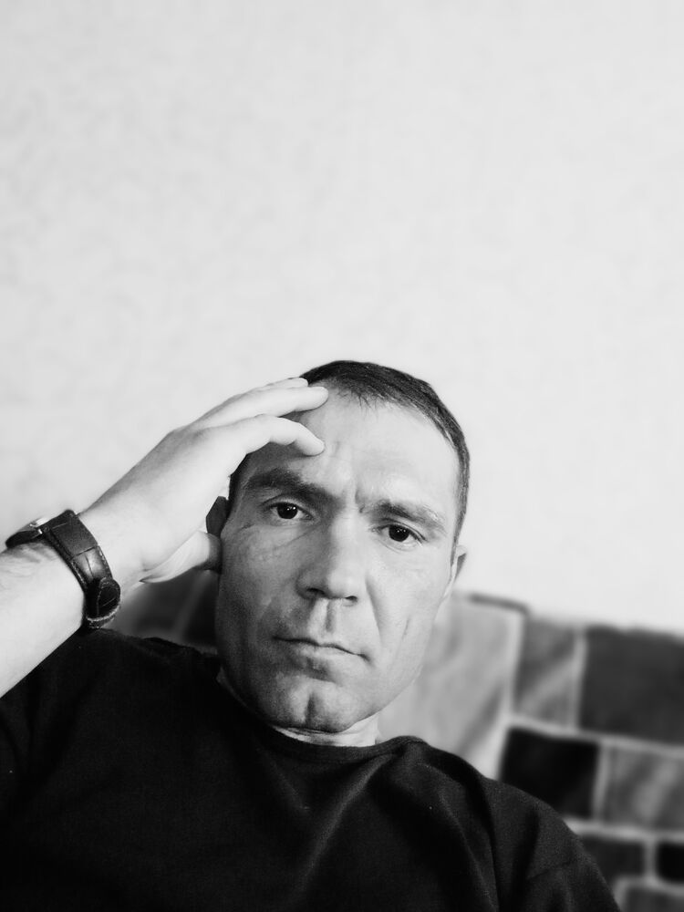  42237181  Ruslan, 40 ,    