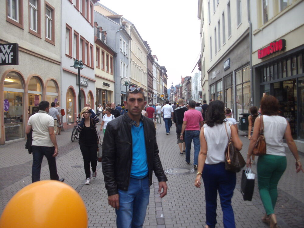  ,   Arman, 40 ,   