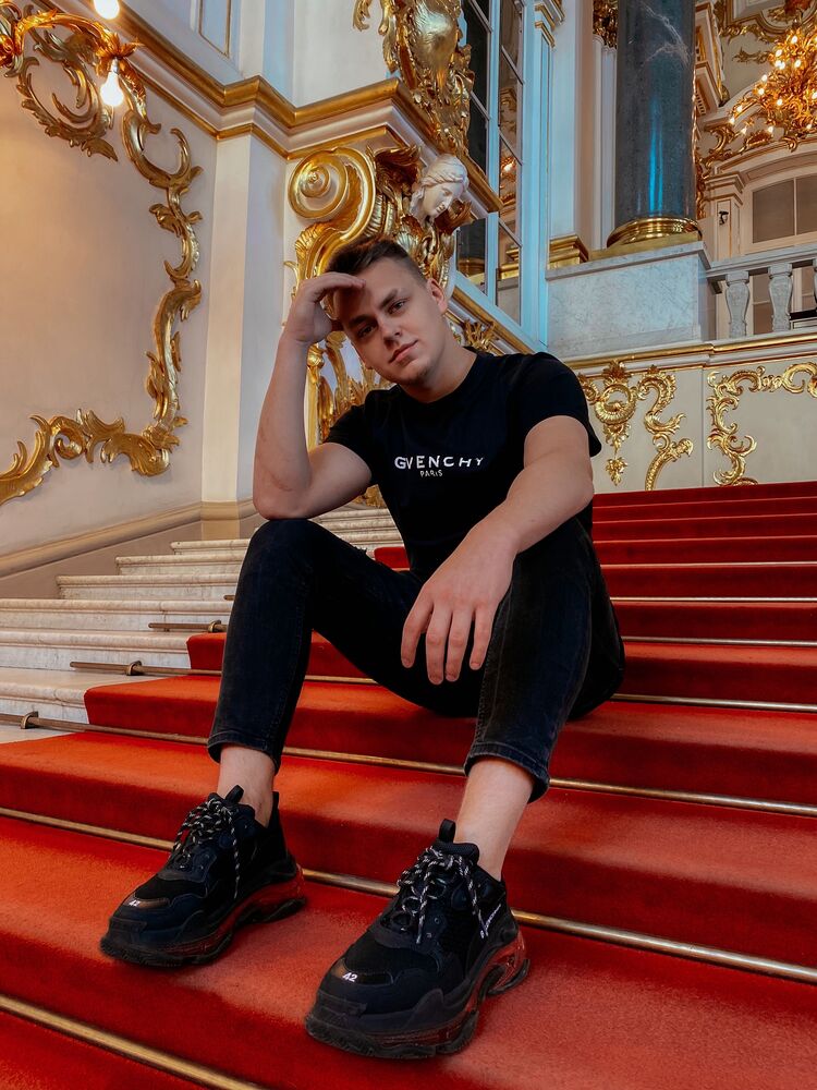  29764341  , 26 ,    -