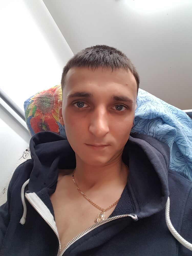  ,   Valentin, 32 ,  