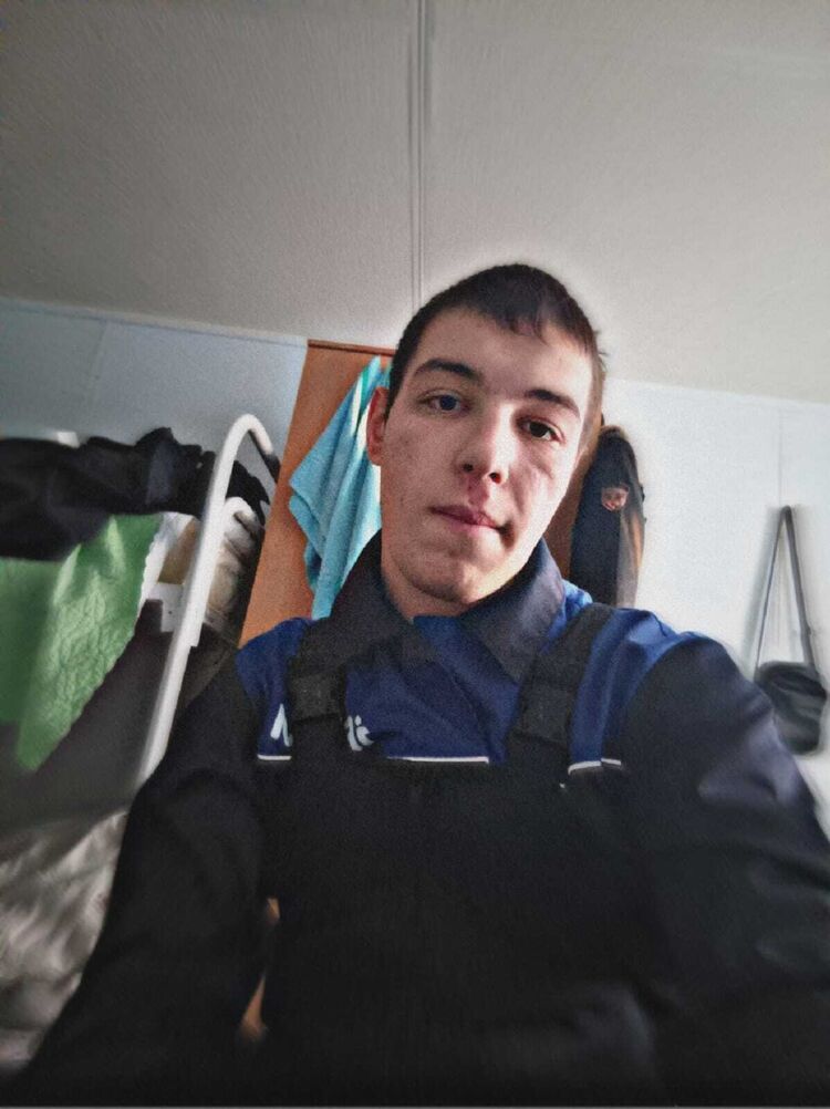  52225331  Yarik, 20 ,    