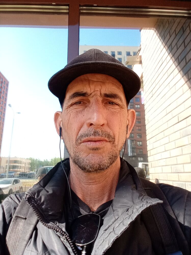  44362781  Richard, 49 ,    