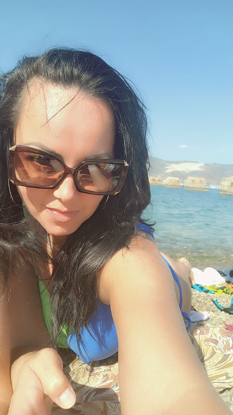  41170331  Milana, 44 ,    