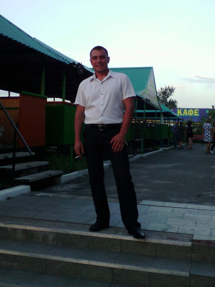  ,   Stas, 37 ,   