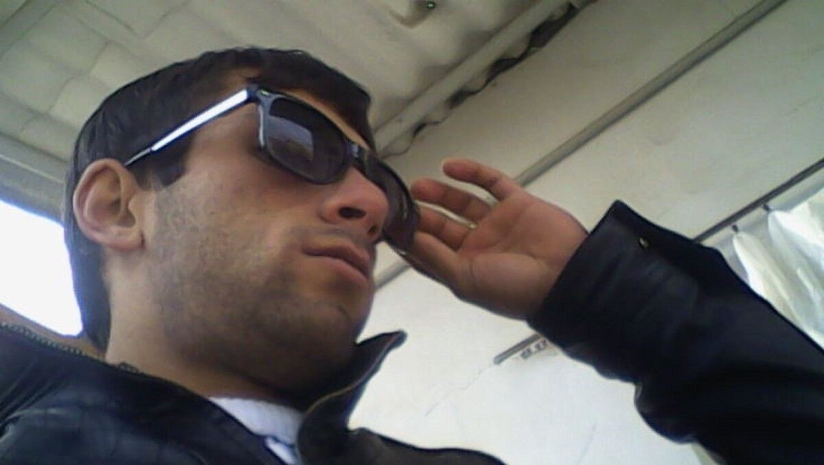  7529981  Petros, 32 ,    