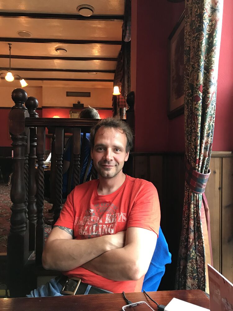  35718271  Mathias, 40 ,    -
