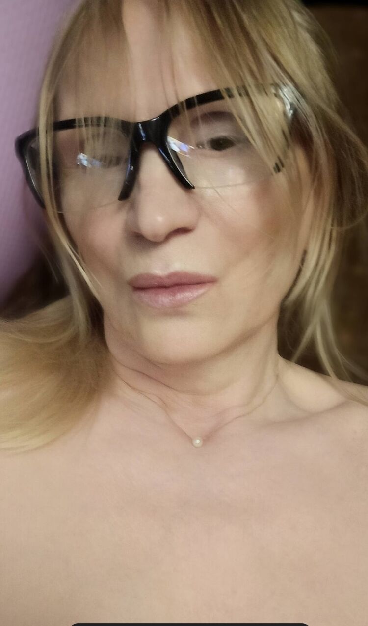  52103821  , 49 ,    
