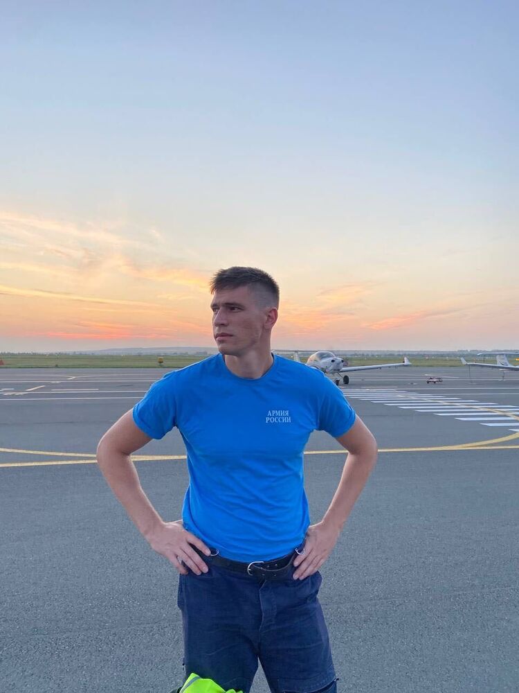  28908991  Vladek, 27 ,    