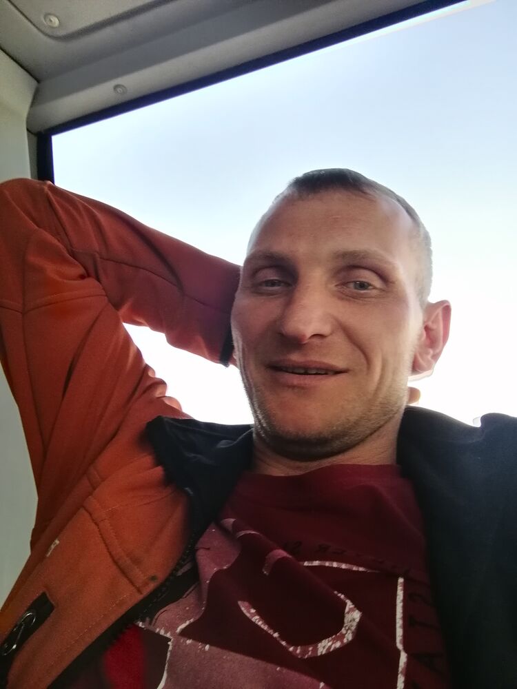  34861771  Vladimir, 37 ,    