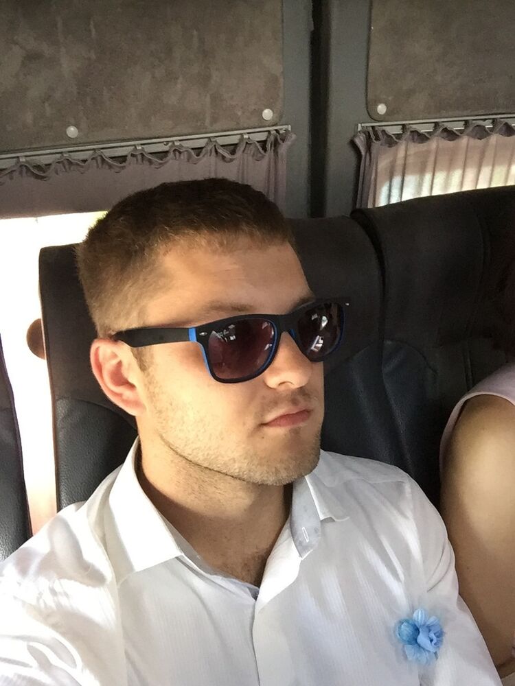  14025481  Andrei, 32 ,    