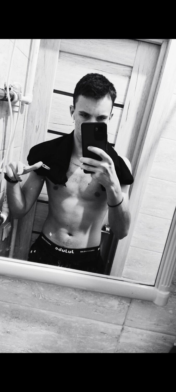  37841261  Denis, 23 ,    