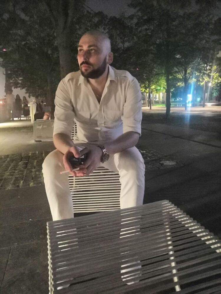  ,   Mikhail, 32 ,   ,   , c 