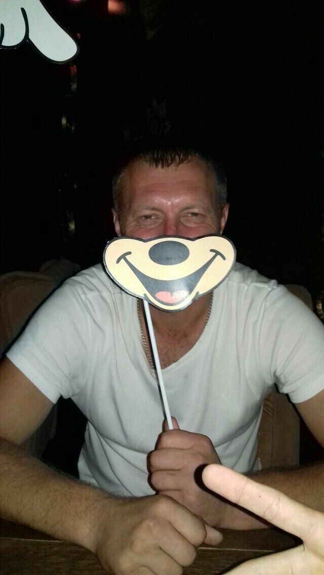  28559251  Viktor, 44 ,    