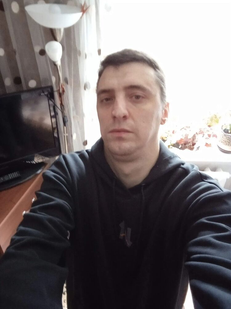  48317341  Nikola, 35 ,    
