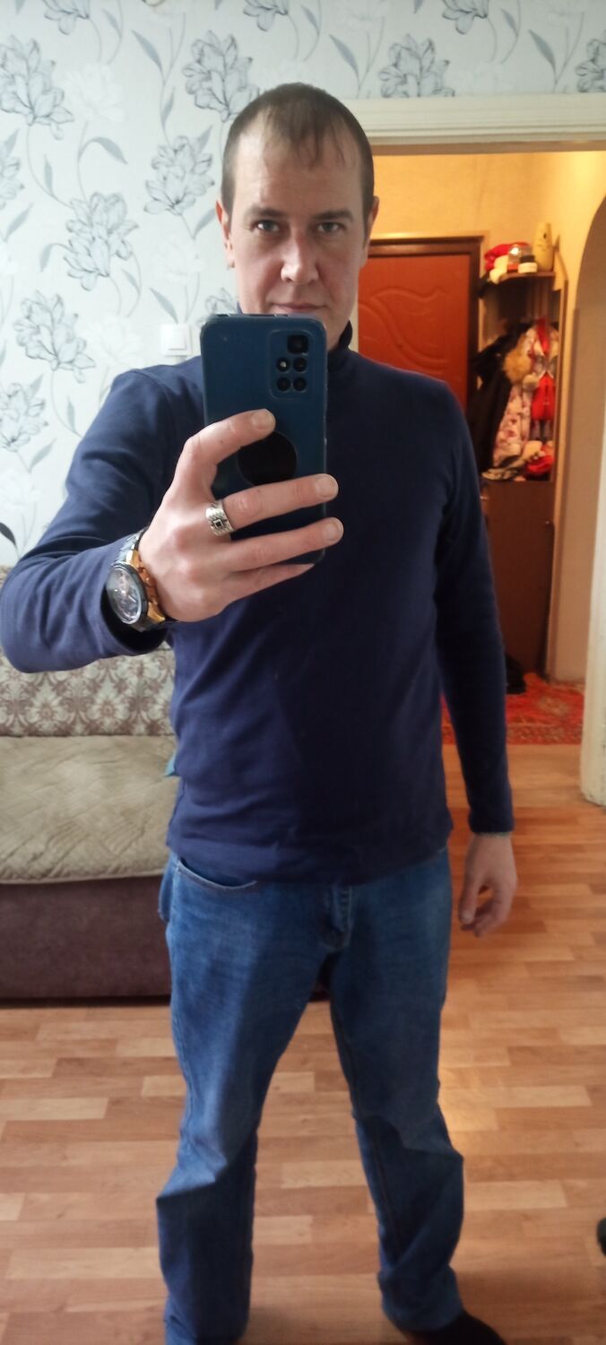  48684431  Vladimir, 35 ,    