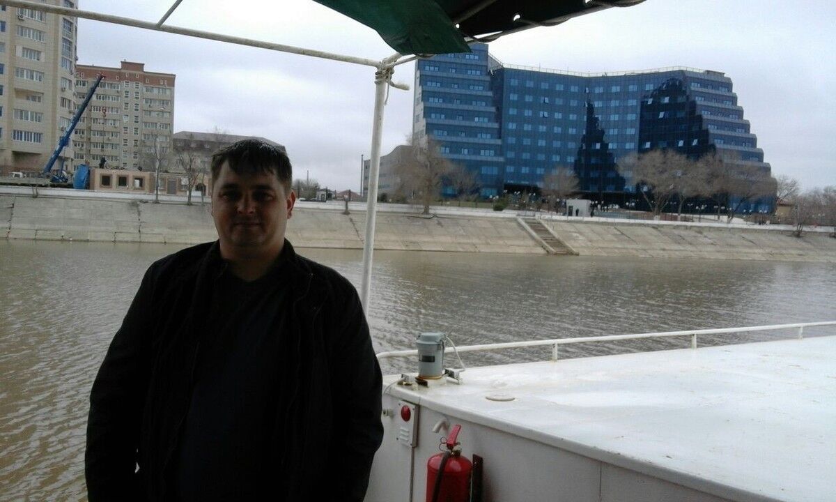 ,   Gek, 37 ,   