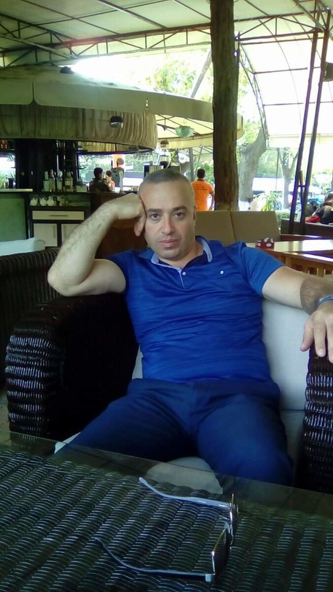  19406911  Arman, 47 ,    