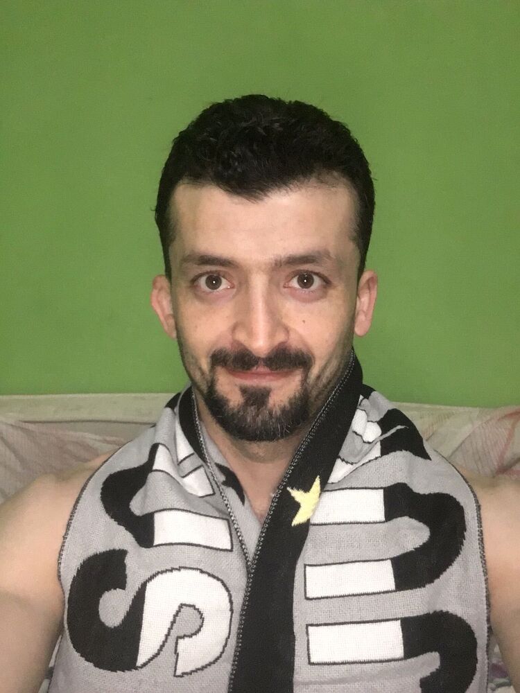  25020581  Ali, 43 ,    